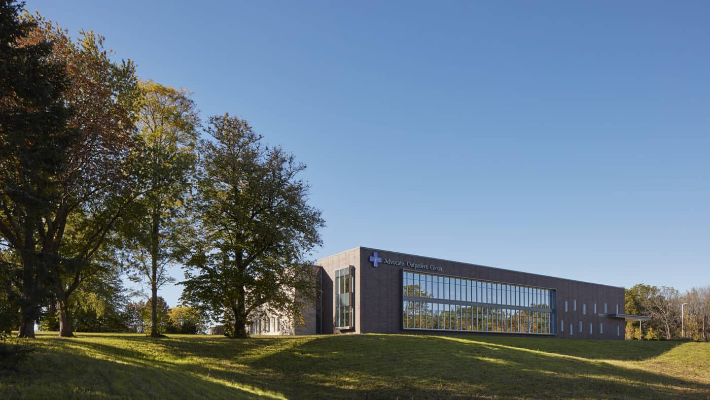 Advocate Medical Group - Des Plaines Outpatient Center - Exterior on Hill