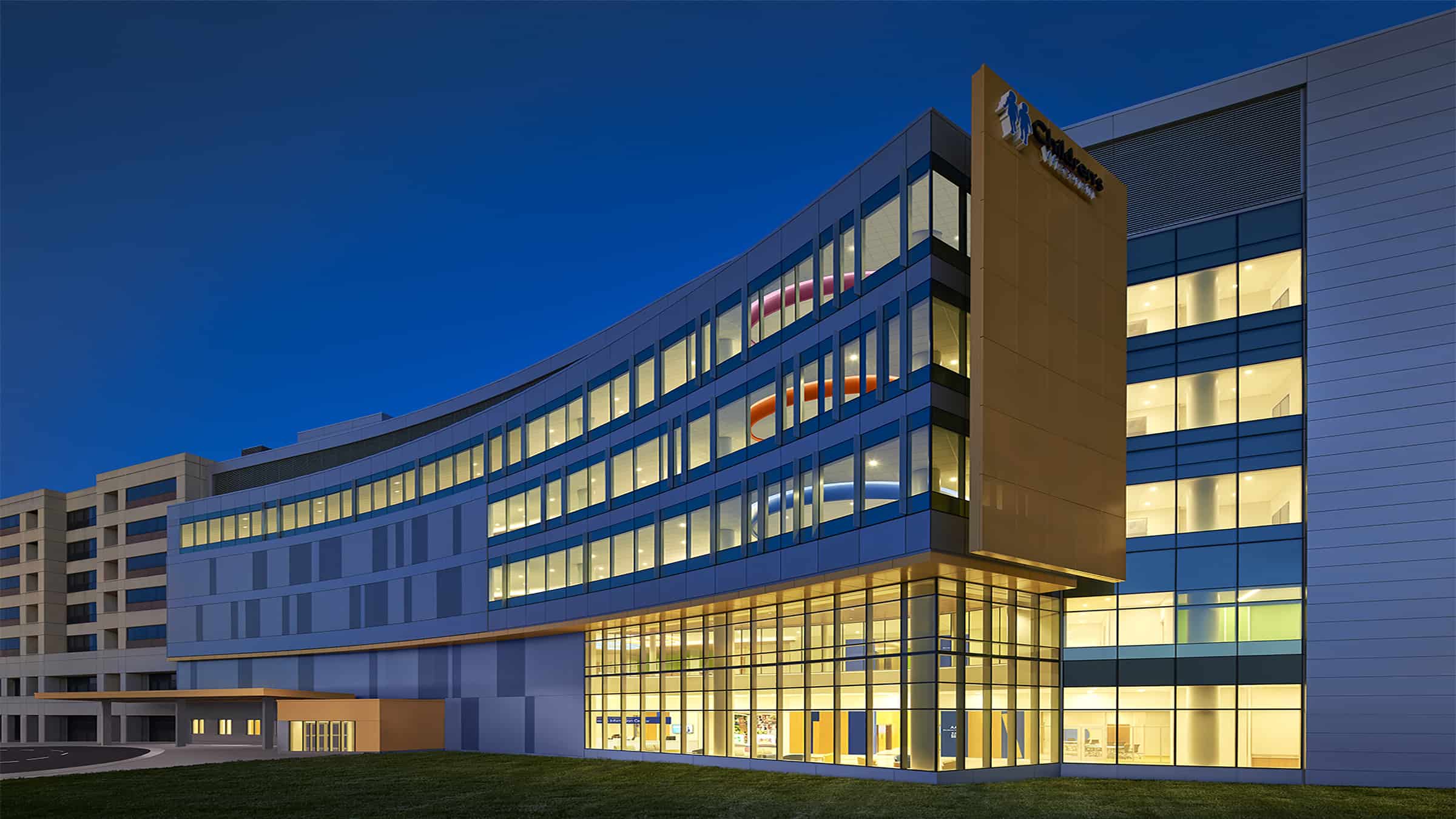 Children's Wisconsin - Craig Yabuki Tower Exterior at Dusk