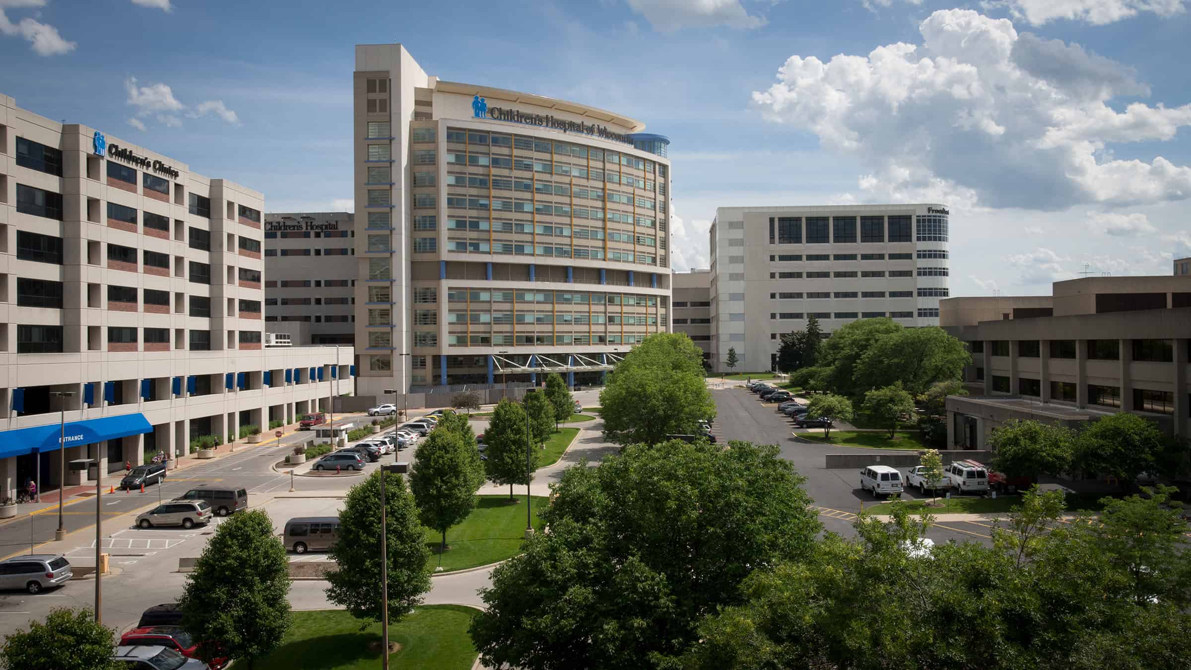 Children's Wisconsin - West Bed Tower Exterior with Site and Parking