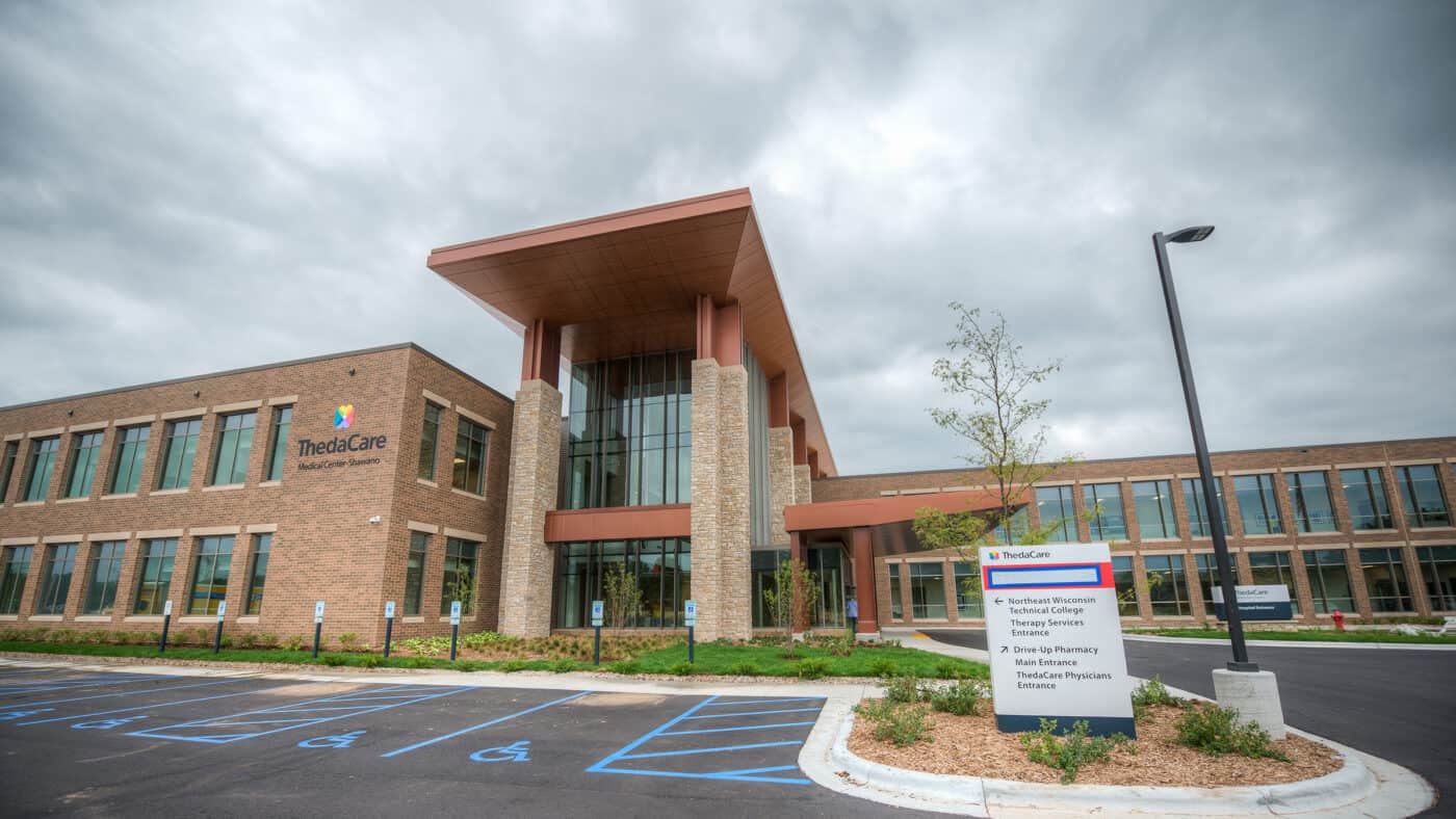 ThedaCare Medical Center - Shawano - Building Exterior Entrance and Parking