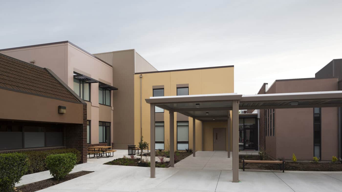 Universal Health Systems - Sierra Vista Hospital Courtyard with Seating